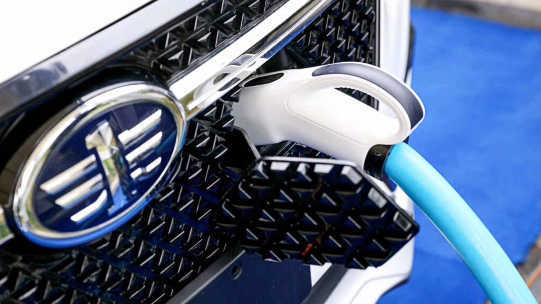 China Updates Its Ev Charging Standard Claims Cross Compatibility Ev