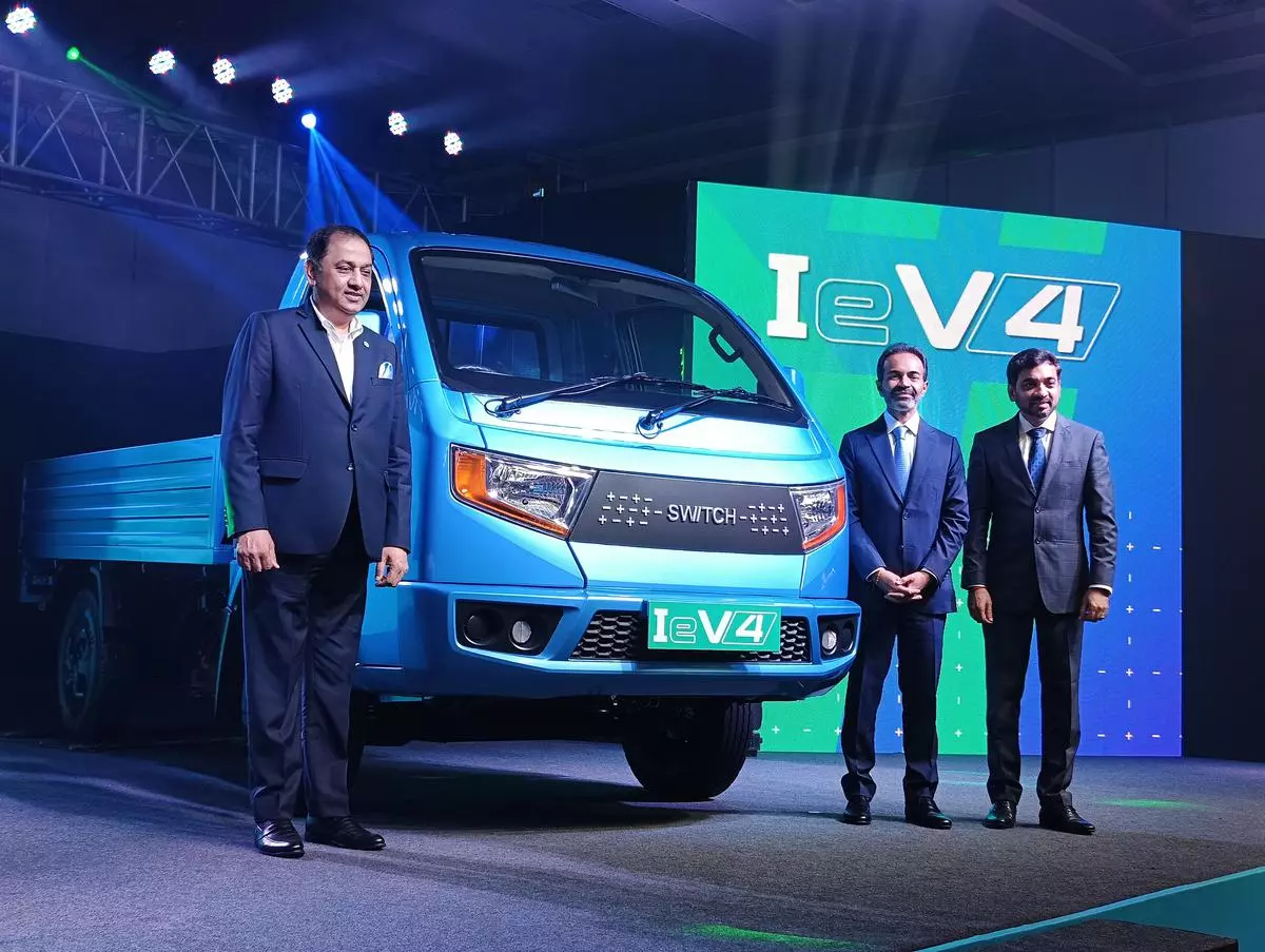 Switch Mobility Unveils Iev3, Iev4 Electric Mini Trucks In India EV ...